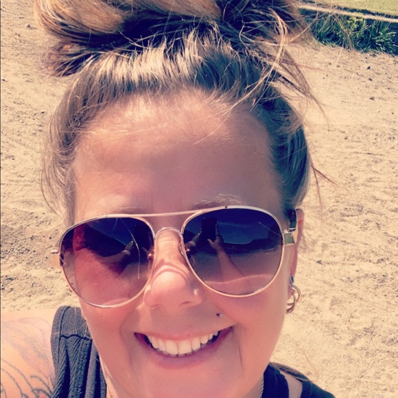 Meet your Posher, Michelle - Picture 1 of 1